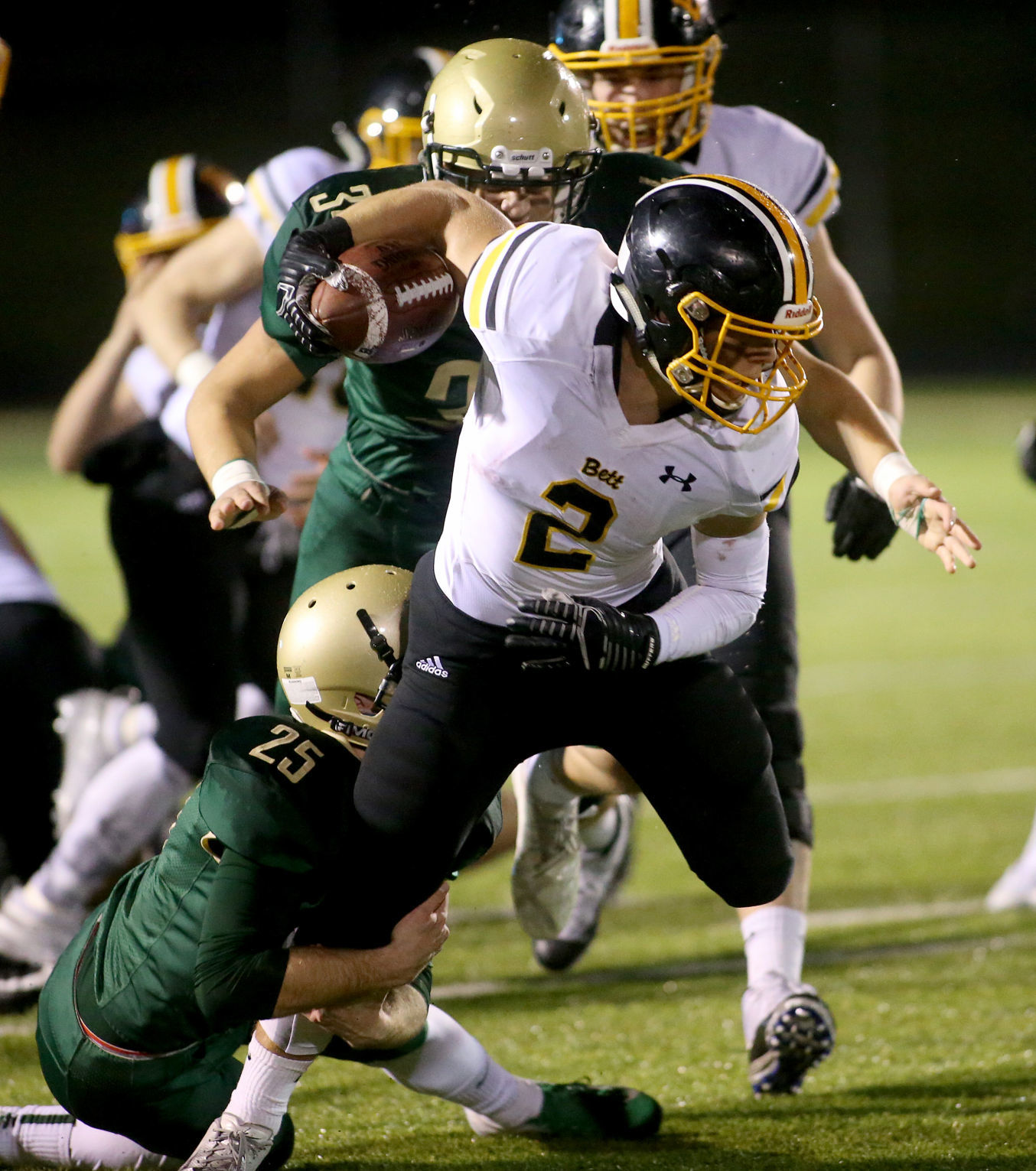 110218-Bett-ICWest-Playoffs-007